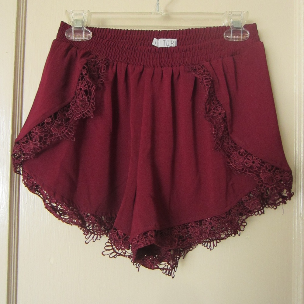 Tobi burgandy lace trim shorts
